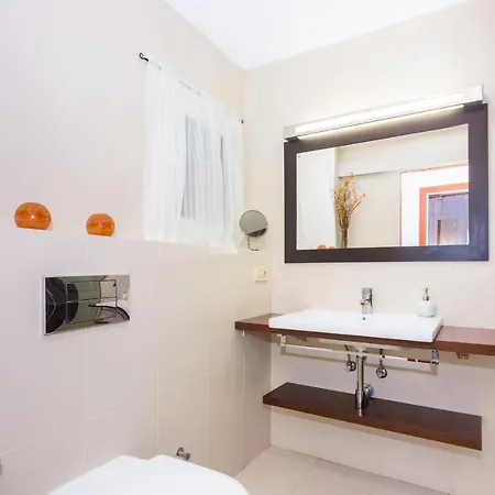 Апартаменты Homeholidaysrentals Amaral Пинеда-де-Мар