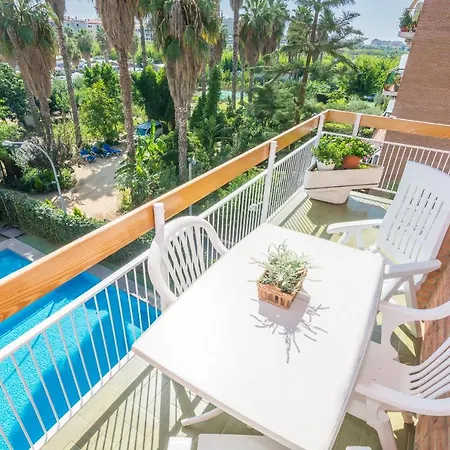 Homeholidaysrentals Amaral * Pineda de Mar